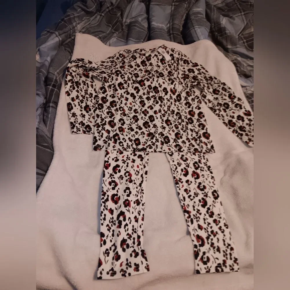 Old Navy Softest Long-Sleeve Printed T-Shirt and Leggings NWT